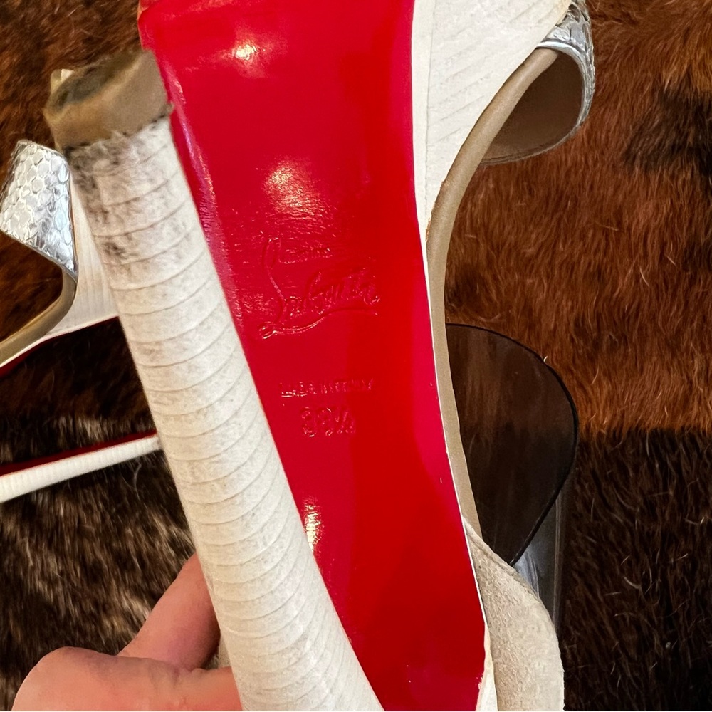 Taylor Swift: Christian Louboutin “Dufoura” Sandals in Smoke/Silver/White - Picture 13 of 15